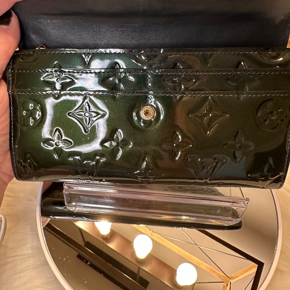 RARE Emerald Green Vernis Louis Vuitton Sara Wallet - Picture 8 of 13